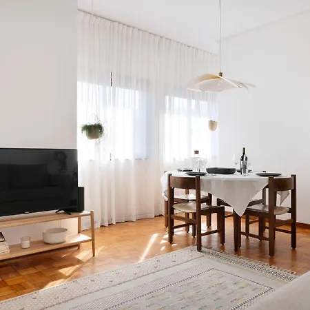 Praça Da República - 2 Bedroom 3rd Floor Flat Porto